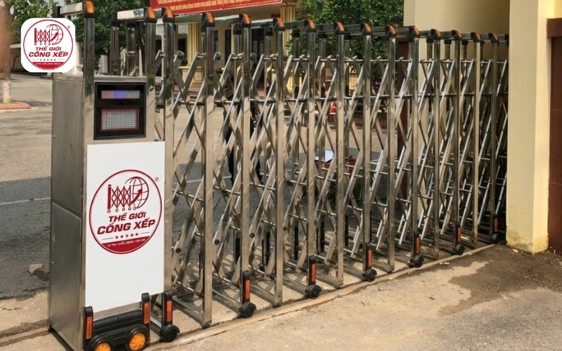Cổng xếp inox